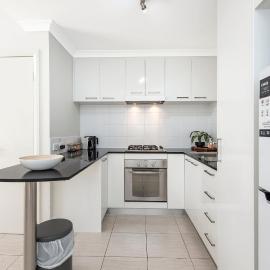 Mandurah Accommodation Near Foreshore Modern 1BR Loft with Parking & WiFi, hotel in Mandurah