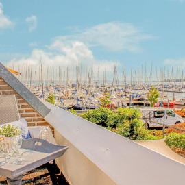 Awesome Home In Bruinisse With Wifi, hotelli kohteessa Bruinisse