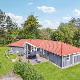 Holiday Home Rønne Alle Knebel, hotel sa Knebel