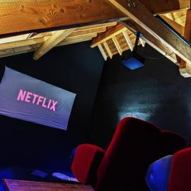 LE COCON l'unique expérience Cinéma room de la Grange Savoyarde 1km du Lac d'Annecy、Lathuileのホテル