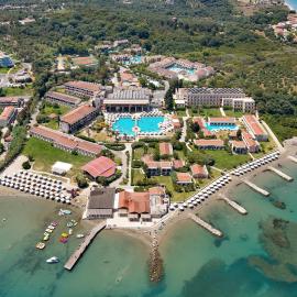 Roda Beach Resort & Spa, hotel en Karousádes