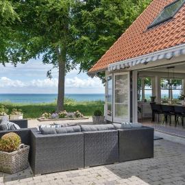 Awesome Home In Dronningmølle With Wifi, hotel in Dronningmølle