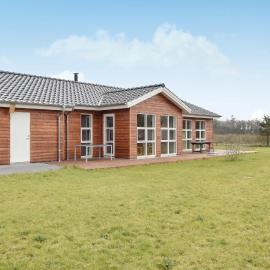 Four-Bedroom Holiday Home In Ejstrupholm