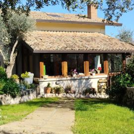 "La casetta" indipendente, con ampio spazio verde, hotel Fontechiariban