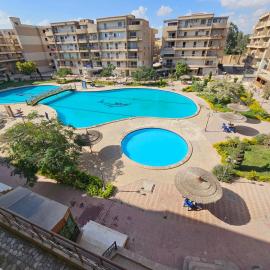 Luxury residential apartment in Pearl Pyramids Compound, hotell sihtkohas Ghaţāţī