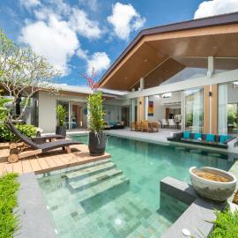 Villa private swimming pool and garden Phuket Free Airoport Pick up from 7 days, hotel di Bandar Phuket