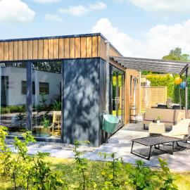 2 Bedroom Lovely Home In Heinkenszand, hotel in heinkenszand