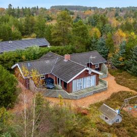 Cozy And Spacious Holiday Home Near Torup Strand Close To The North Sea, Hotel in Fjerritslev