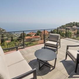 Lovely Apartment In La Turbie With House Sea View, hotel in La Turbie