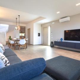 3 Bedroom Lovely Home In Balestrate