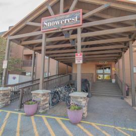 SC105B 1BR 1BA Sleeps Six Wi-Fi Free Parking Close To Lift, hotel in Snowshoe