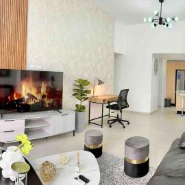 Comfy 2BR City Center Condo, Hotel in Los Prados
