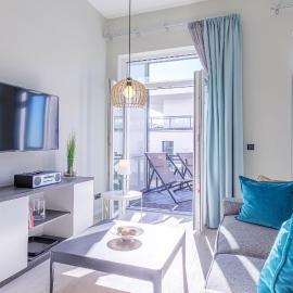 Admiralssuite - Exklusive 5-Sterne-Ferienwohnung mit Westbalkon in der Seefahrtsschule Wustrow, hotel a Wustrow