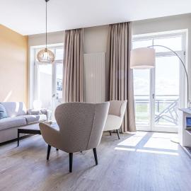 Ostseefeeling - 5 Sterne Ferienwohnung mit Südbalkon in der Seefahrtschule Wustrow – hotel w mieście Wustrow