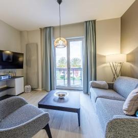 Boddenzeit - Moderne Ferienwohnung mit Nordbalkon, Wellnessbereich und Nähe zum Ostseestrand, hotel a Wustrow