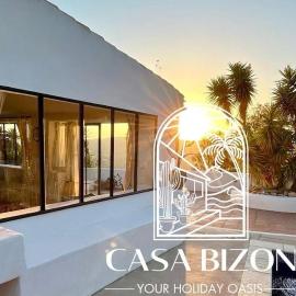 Casa Bizon - Your holiday oasis with private pool، فندق في كومبيتا