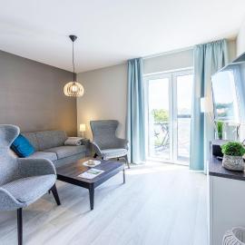 Boddenperle - 5-Sterne-Ferienwohnung mit Ostbalkon, 2 Bädern & Strandhaus-Charme