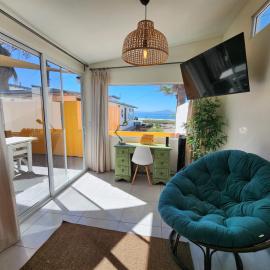 CASA LUCIA - BEACHFRONT HOUSE, hotel em Ensenada