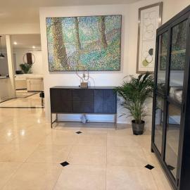 A Tranquil Haven with Elegance, hótel í Menifee