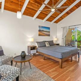 Bright and Beautiful Princeville Studio, Private Lanai, Pool (209B)