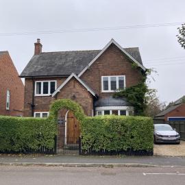 Large 4 bed detached house with parking, hotel in Newark-on-Trent