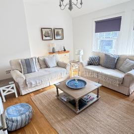 Harbour Retreat Padstow - Entire Apartment in the beautiful old town of Padstow Harbour, hotel in Padstow
