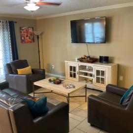 3 bedroom Cozy vacation rental near airport, hotel v mestu Kenner