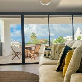 Cheerful Lemon Condo, hotel di Baie Nettle