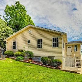 Entire 4 bedroom familyfriendly basement apartment, MetroWalk, Hotel in Rockville