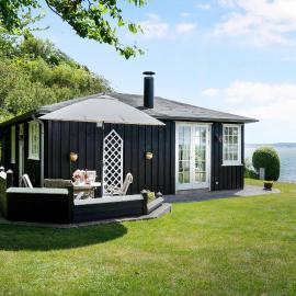 Romantic Seaside Cottage With Panoramic Views Just 20 Meters From The Beach