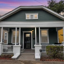 Port City Bungalow - Experience Art, Historic Home, Walk DwTn Wilmington, hotel in Wilmington