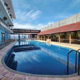 Hidden Valley Beach Resort, hotel in Pinamungahan