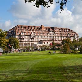 Hôtel Barrière L'Hôtel du Golf, hotel a Deauville