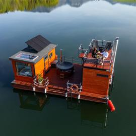AQUACHILL houseboat & wellness, hotel in Liptovský Trnovec