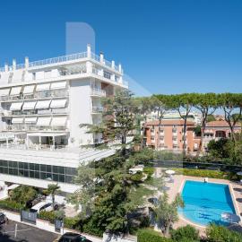 Homiday - Residence Prestige, hotel in Pineto