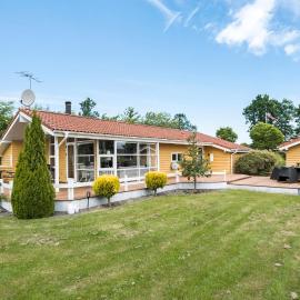 Beautiful Home In Juelsminde With Sauna, hotel in Sønderby