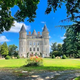 Château Doré les Tours - Appartement Loup - Proche Puy du Fou, hotel in Montfaucon
