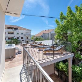 House Seaside Magnolias: Pirovac şehrinde bir otel