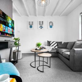 Stylish Three Bedroom House - Garden - Parking - Netflix 74B