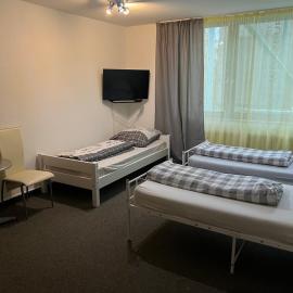 Monteurzimmer 3 Pers, Würzburg, Gerbrunn, Gemeinschaft Küche, Dusche, WC, hotel i Gerbrunn