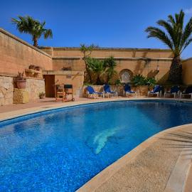 Farmhouse Razzett Ta' Twil، فندق في غرب