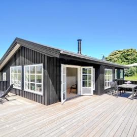 Three-Bedroom Holiday Home In Grenaa, hotel a Grenå