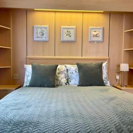 Severnside Boat and Caravan Park Gloucestershire - Caravan 1, hotel in Deerhurst