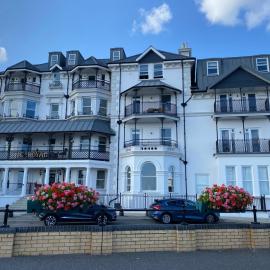 One Double bedroom with en-suite bath and shower and a separate toilet at the Royal - Homestay not Hotel, Hotel in Bognor Regis