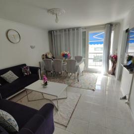 Appartement T4, hotel in Sevran