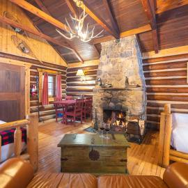 Banff में, होटल Storm Mountain Lodge & Cabins