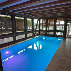 Erholung im Wald - mit Schwimmbad, hotel in Heßles