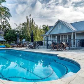 Beach Cottage Russell - Pool, Spa, Location、ラッセルのホテル