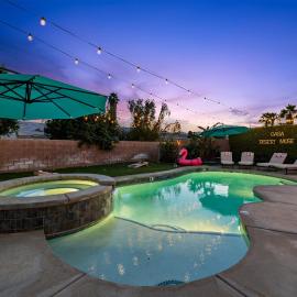Casa Desert Muse with Heated Pool Spa Firepit Mini Golf and Games, hotel v mestu Indio