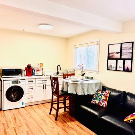 13 Mins to Downtown-Free Parking near Joyce Skytrain -2 Beds
